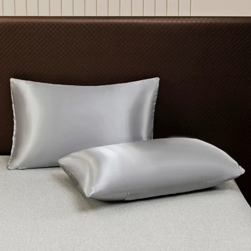 Parure de lit satinée unie – Luxe opulent pour une chambre royale
